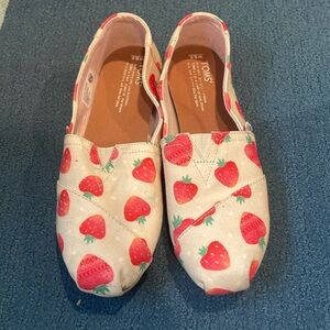 Toms Strawberry shoes (women’s 8.5)